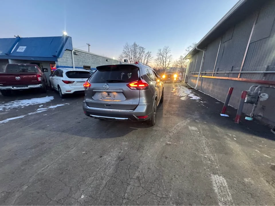 2017 Nissan Rogue - Image 7 of 20