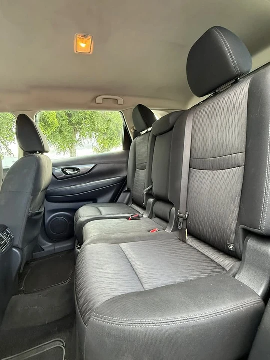 2017 Nissan Rogue - Image 15 of 16