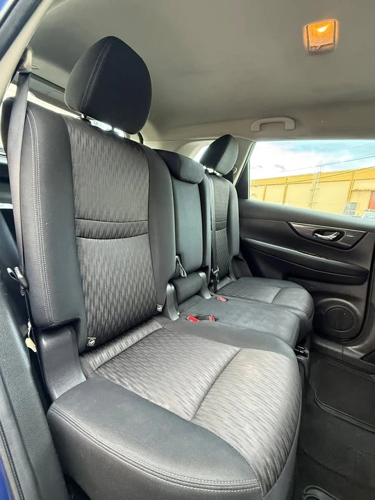 2017 Nissan Rogue - Image 10 of 16