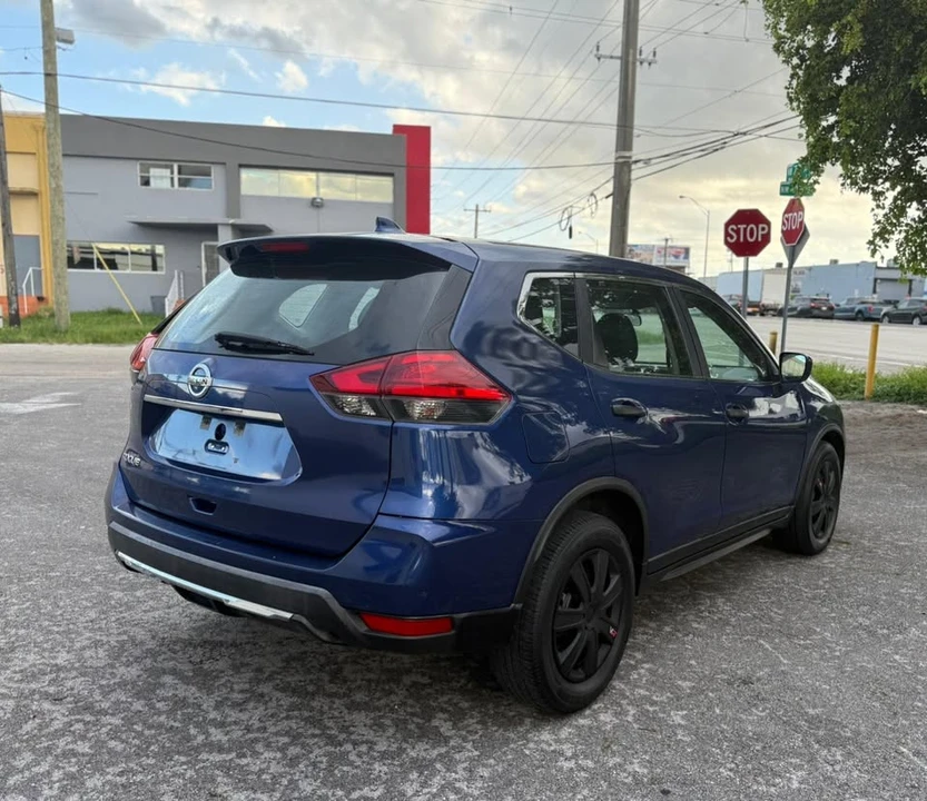 2017 Nissan Rogue - Image 7 of 16