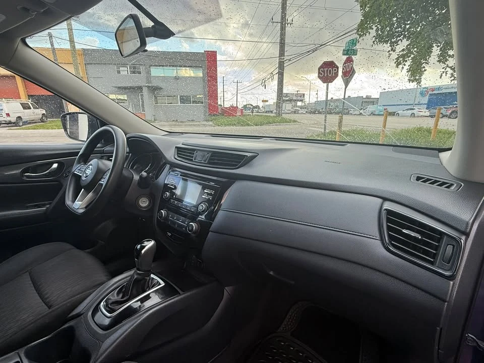 2017 Nissan Rogue - Image 9 of 16
