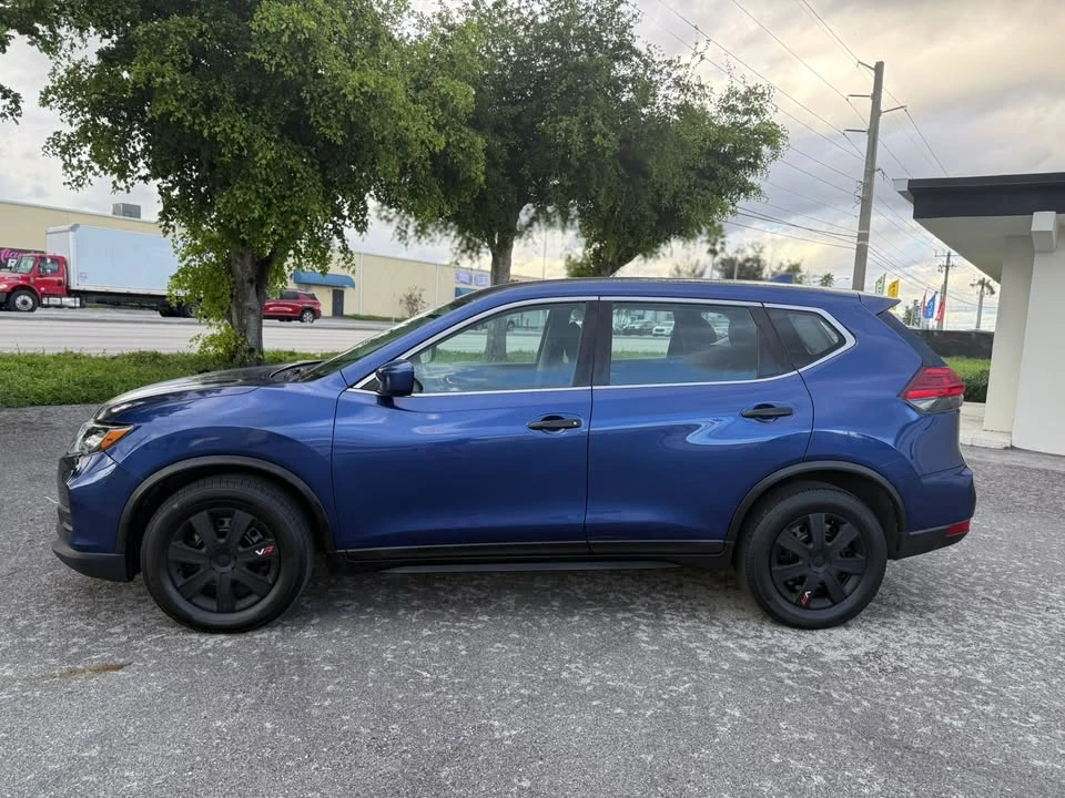 2017 Nissan Rogue - Image 4 of 16