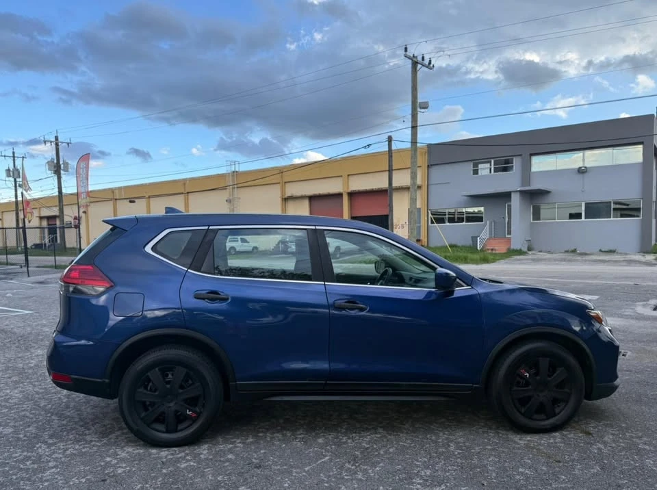 2017 Nissan Rogue - Image 8 of 16