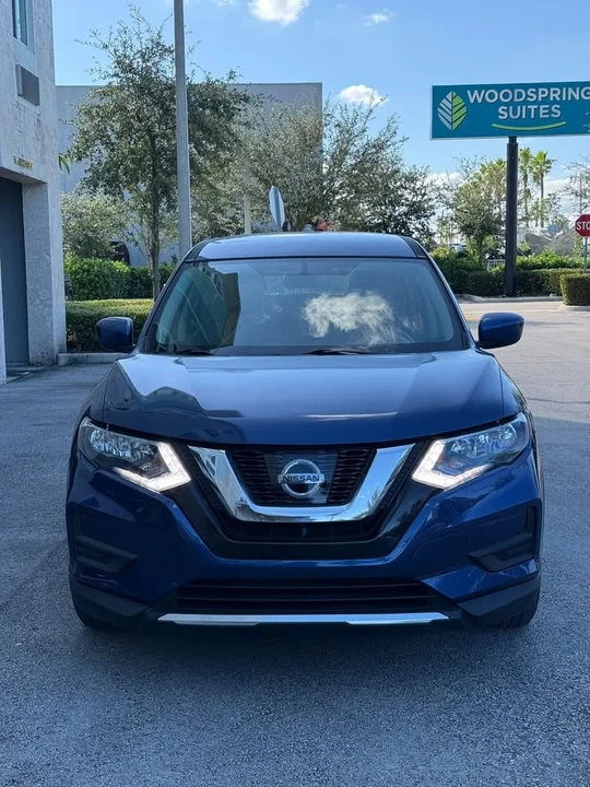 2017 Nissan Rogue - Image 2 of 15