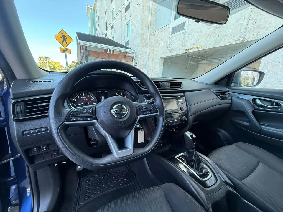 2017 Nissan Rogue - Image 10 of 15