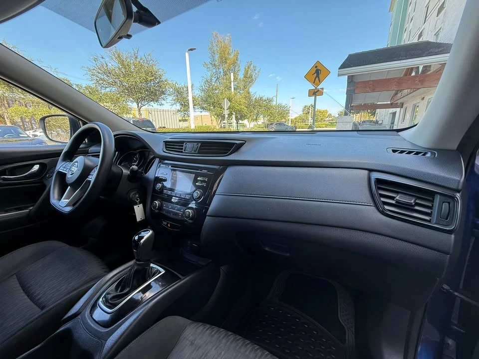 2017 Nissan Rogue - Image 13 of 15