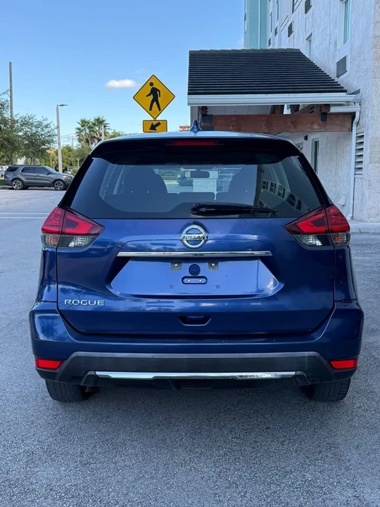 2017 Nissan Rogue - Image 6 of 15