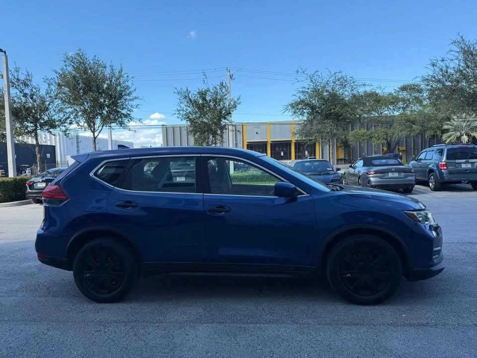 2017 Nissan Rogue - Image 4 of 15