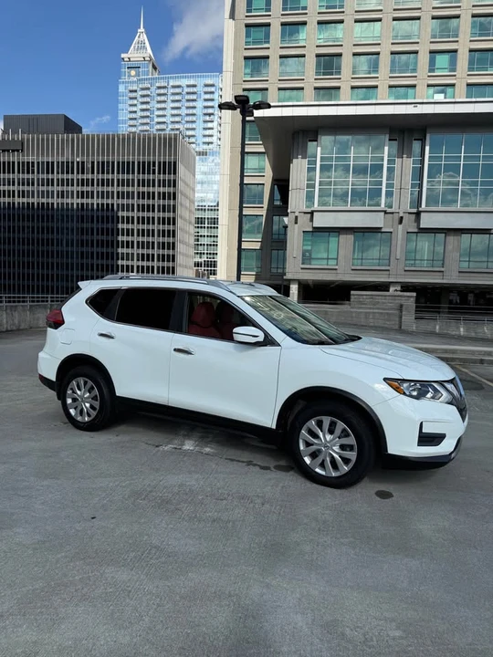 2017 Nissan Rogue - Image 8 of 20
