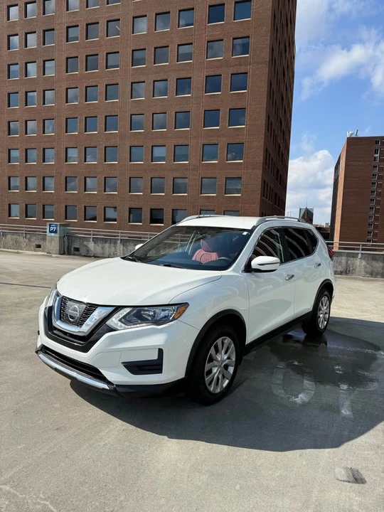 2017 Nissan Rogue - Image 2 of 20