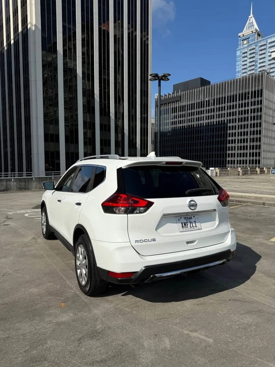 2017 Nissan Rogue - Image 10 of 20