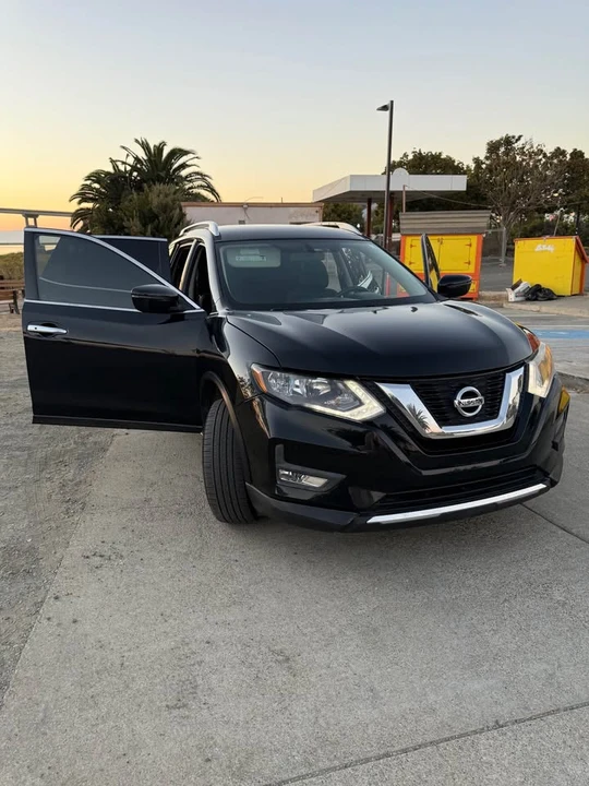 2017 Nissan Rogue - Image 4 of 18
