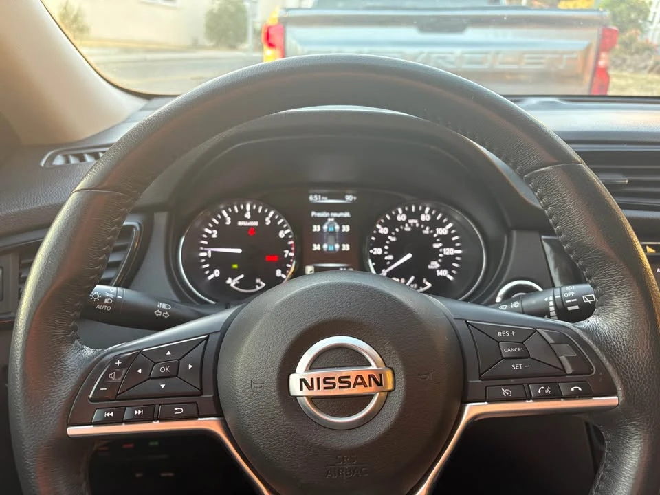2017 Nissan Rogue - Image 13 of 18