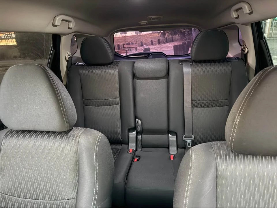 2017 Nissan Rogue - Image 11 of 18