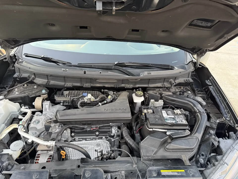 2017 Nissan Rogue - Image 16 of 18