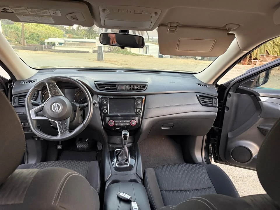 2017 Nissan Rogue - Image 9 of 18