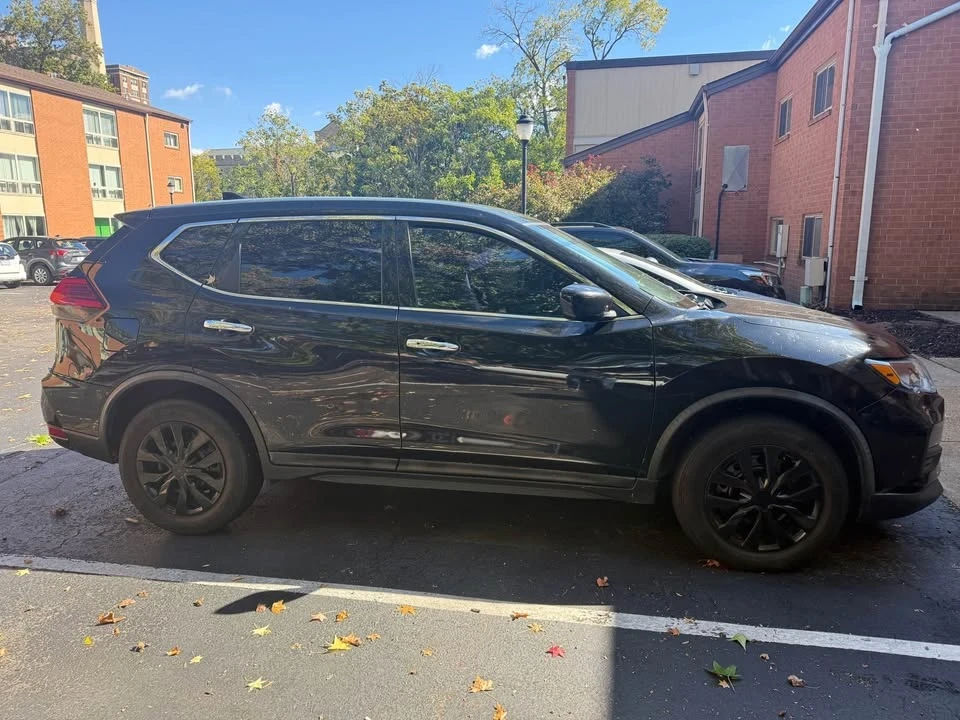 2017 Nissan Rogue - Image 2 of 6
