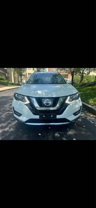 2017 Nissan Rogue - Image 2 of 18