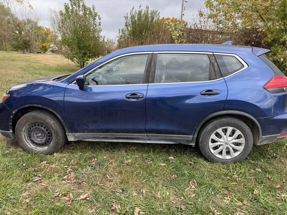 2017 Nissan Rogue - Image 2 of 5