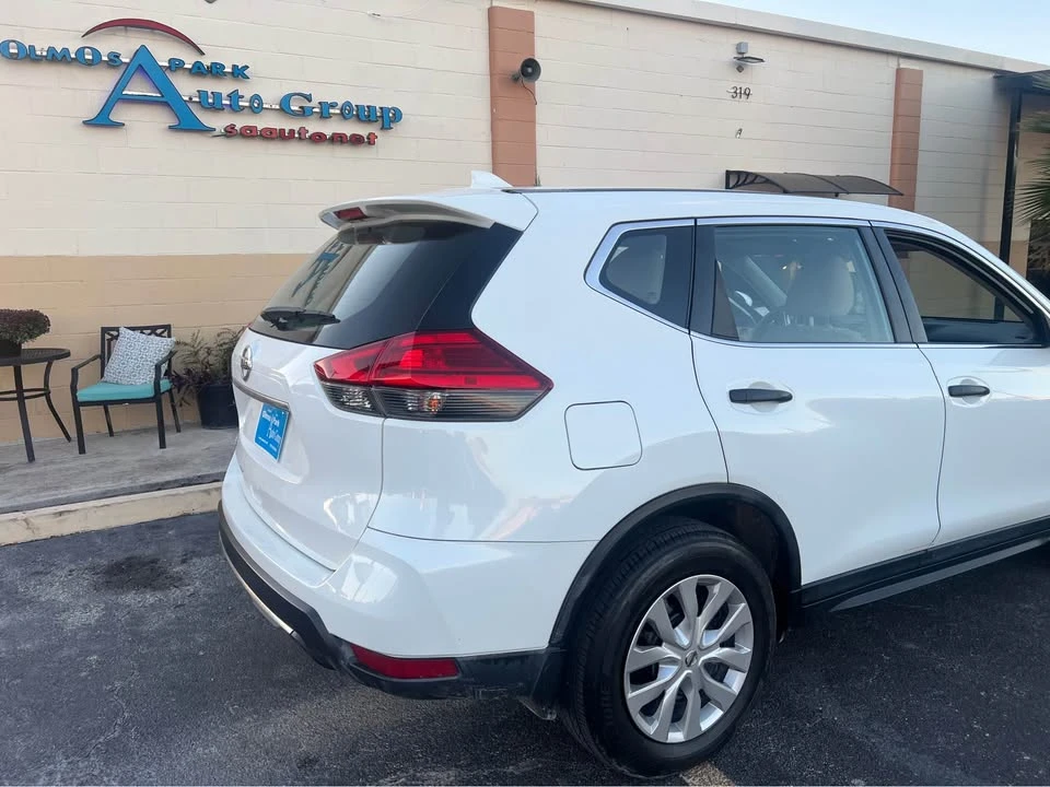 2017 Nissan Rogue - Image 2 of 8