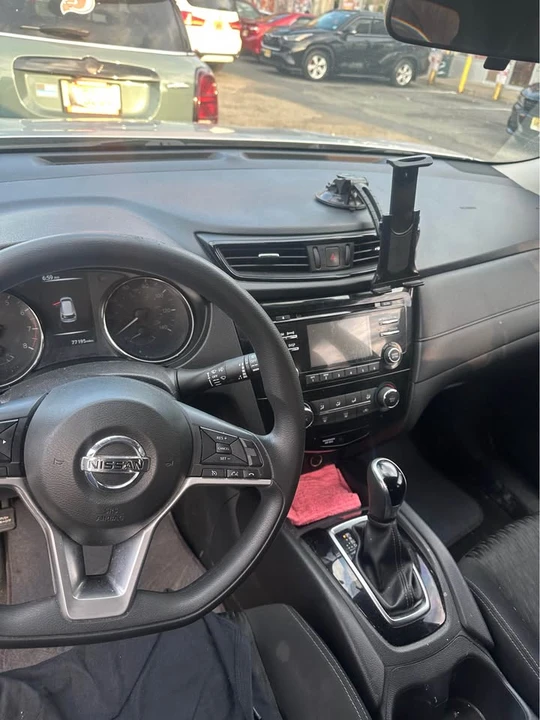 2017 Nissan Rogue - Image 5 of 5