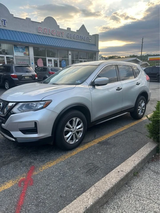 2017 Nissan Rogue - Image 2 of 5