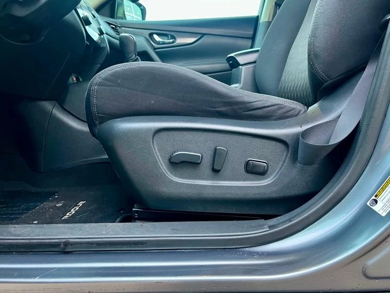 2017 Nissan Rogue - Image 10 of 20