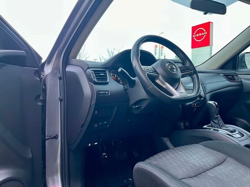 2017 Nissan Rogue - Image 11 of 20