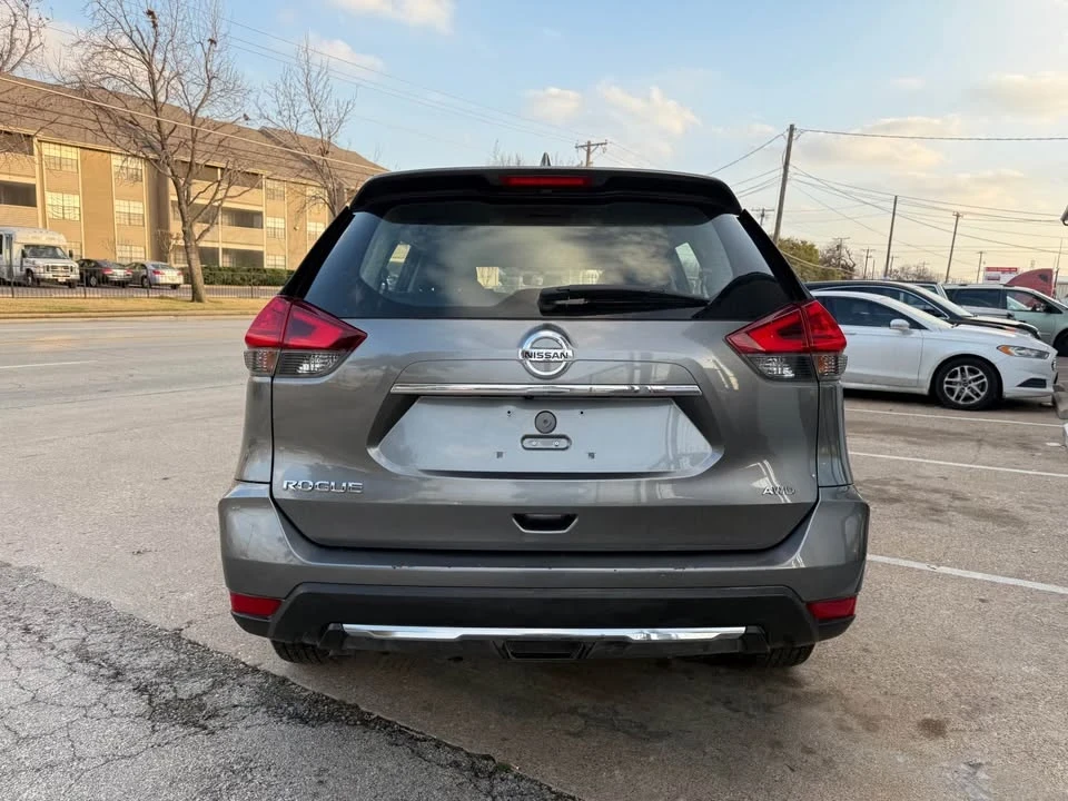 2017 Nissan Rogue - Image 6 of 12