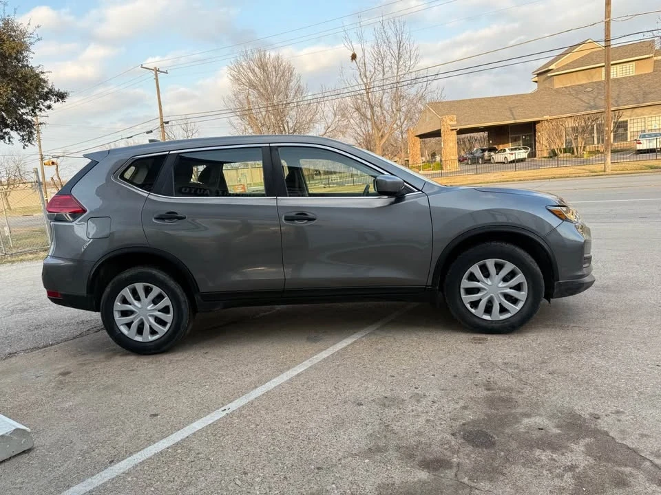 2017 Nissan Rogue - Image 4 of 12