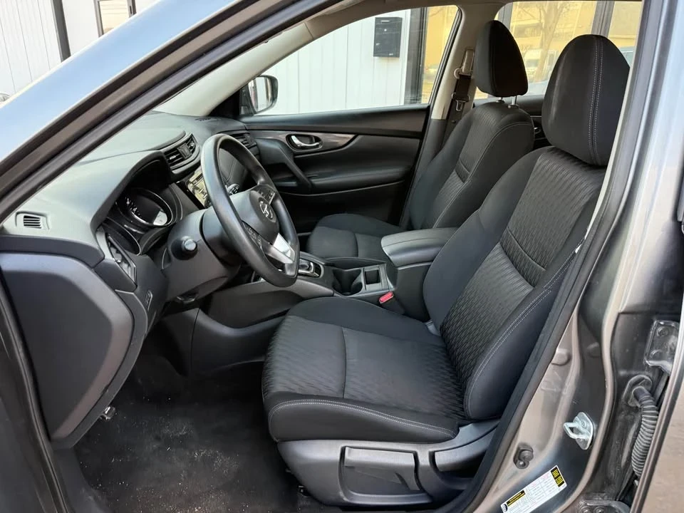2017 Nissan Rogue - Image 10 of 12