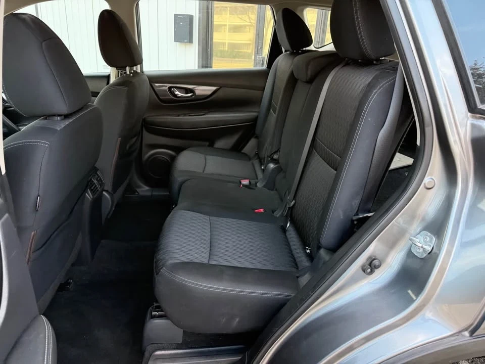 2017 Nissan Rogue - Image 11 of 12