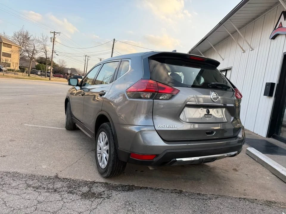 2017 Nissan Rogue - Image 7 of 12