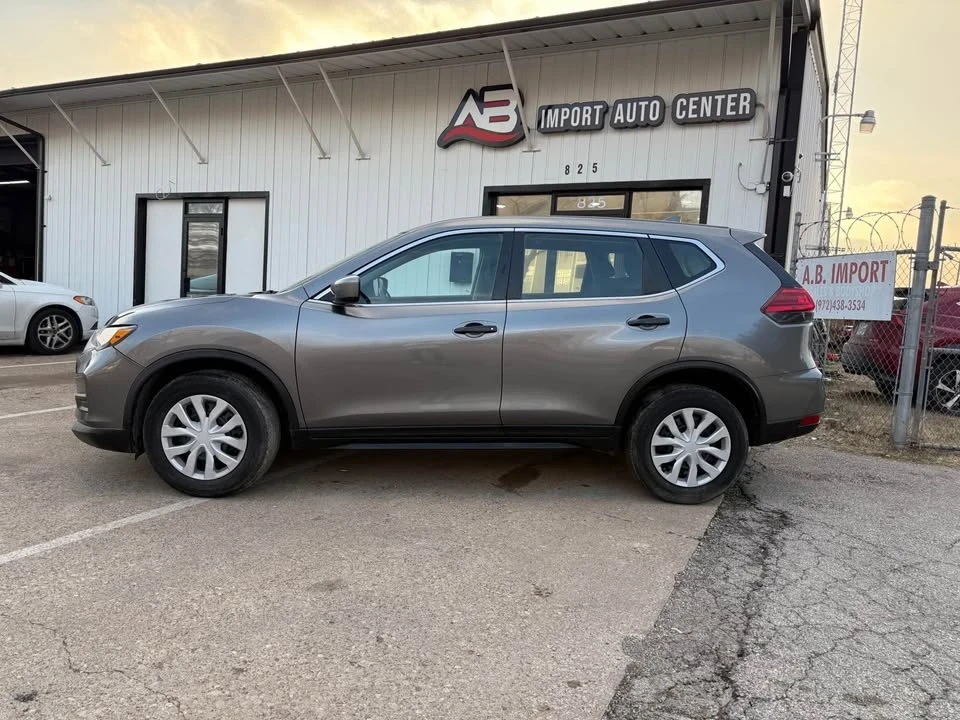 2017 Nissan Rogue - Image 8 of 12