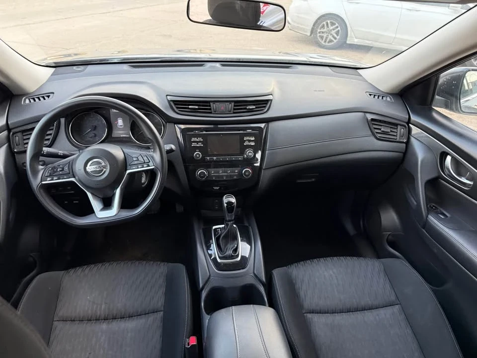 2017 Nissan Rogue - Image 9 of 12
