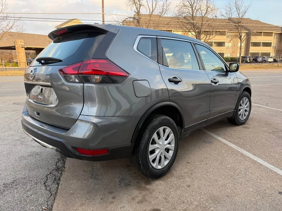 2017 Nissan Rogue - Image 5 of 12