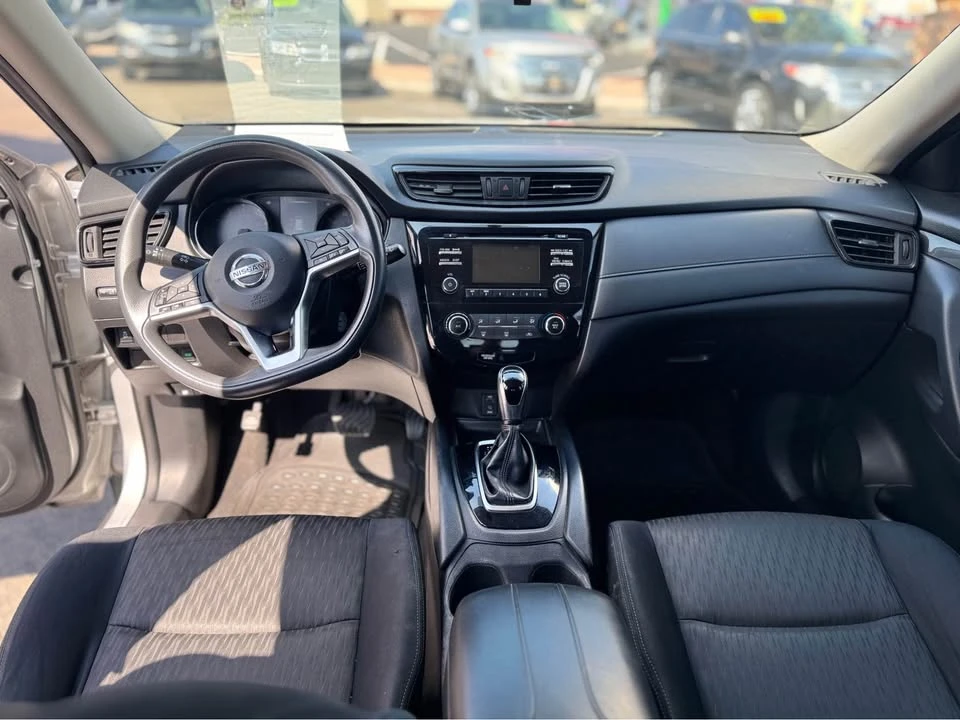 2017 Nissan Rogue - Image 10 of 15
