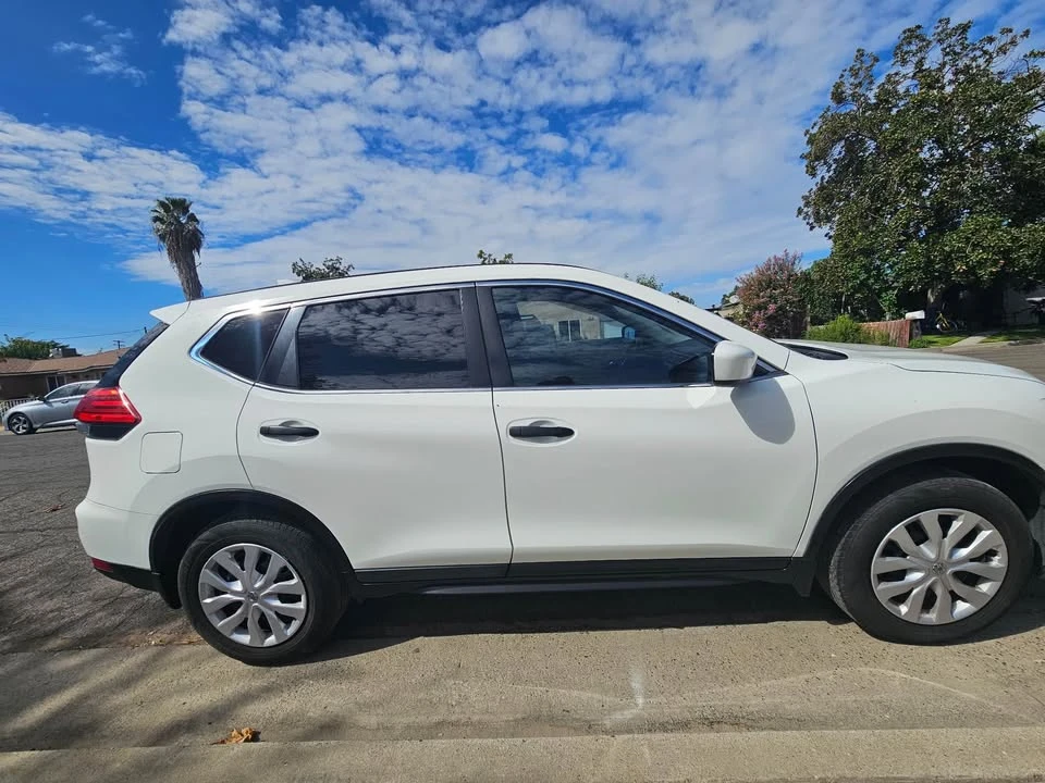 2017 Nissan Rogue - Image 11 of 14