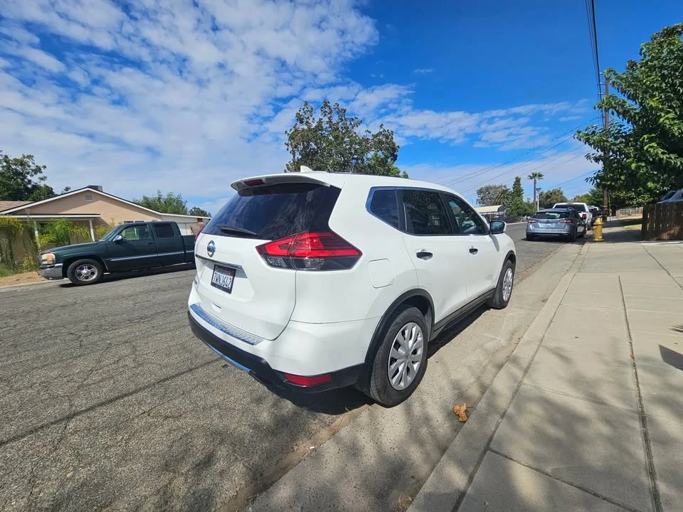 2017 Nissan Rogue - Image 13 of 14