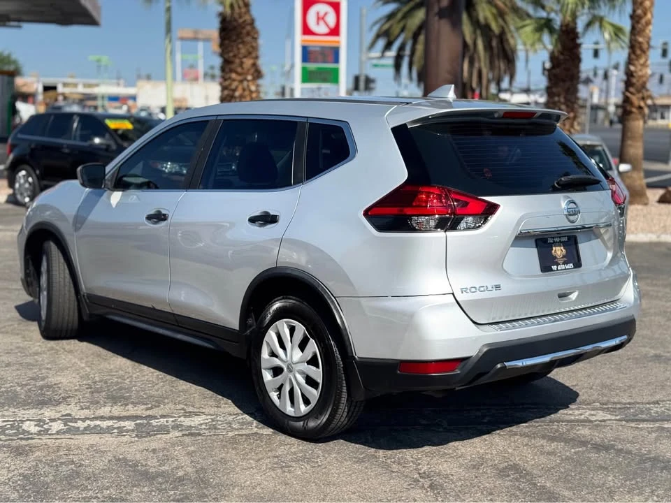 2017 Nissan Rogue - Image 6 of 15