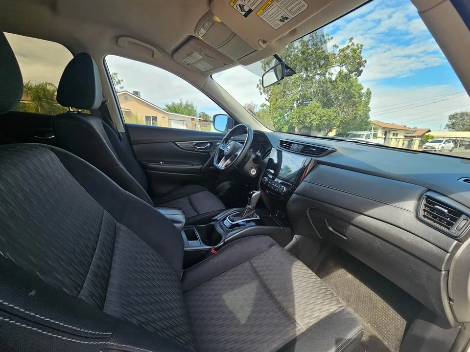 2017 Nissan Rogue - Image 6 of 14