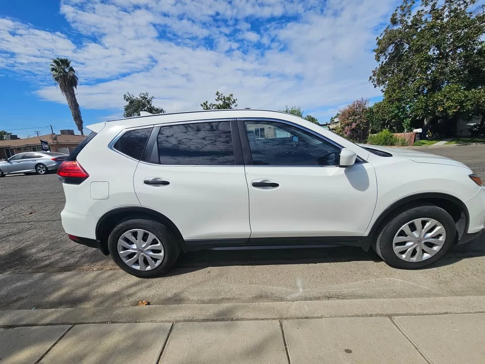2017 Nissan Rogue - Image 12 of 14
