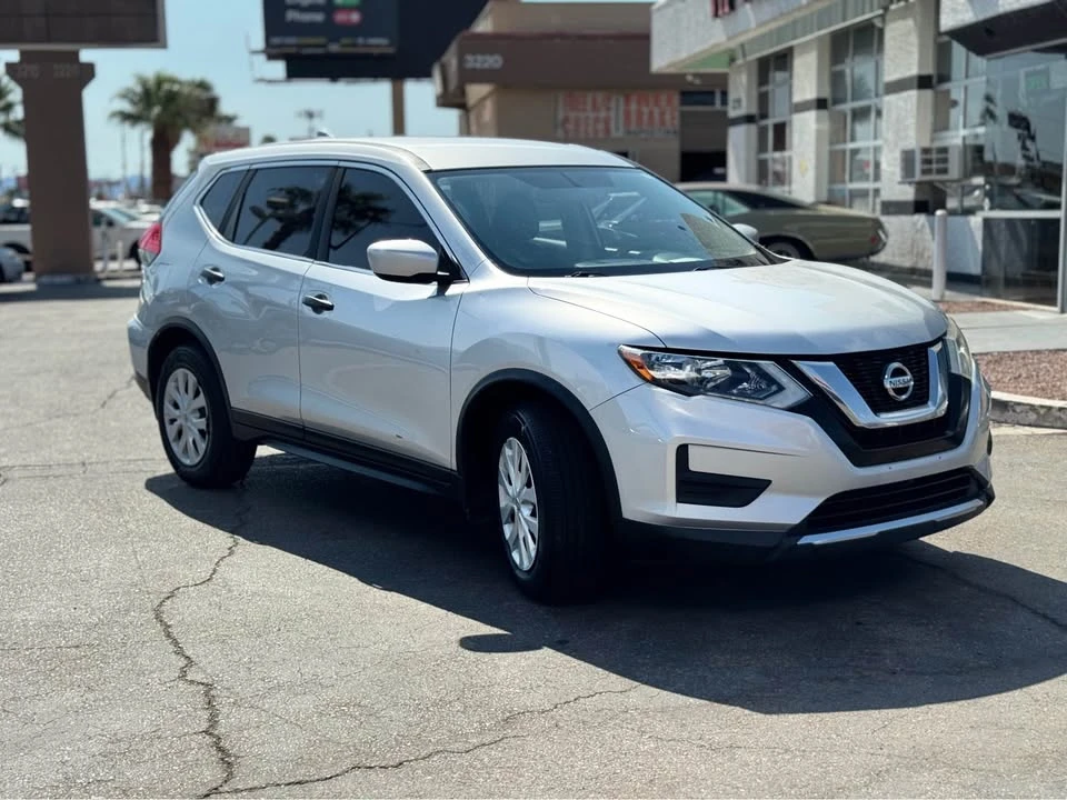 2017 Nissan Rogue - Image 2 of 15