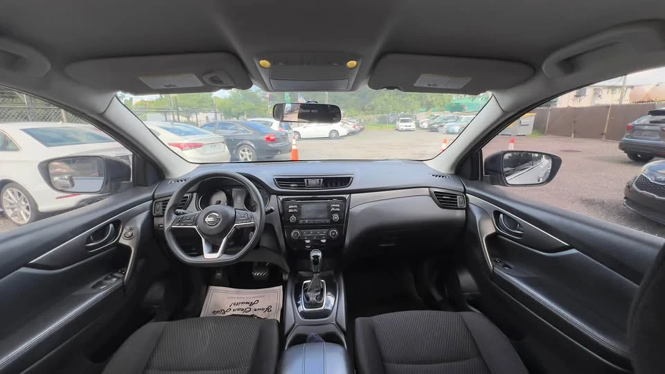 2017 Nissan Rogue - Image 9 of 10