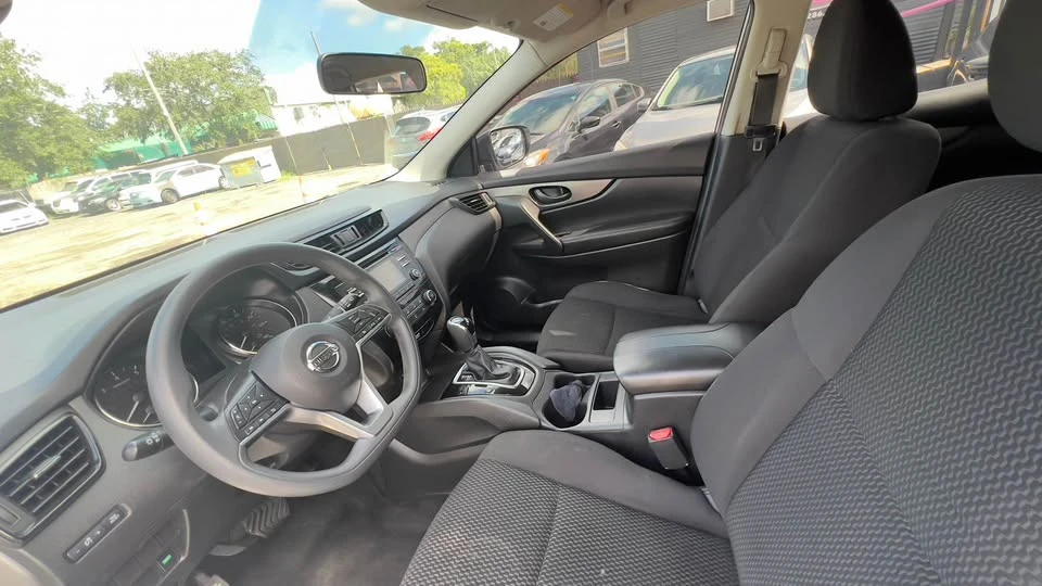2017 Nissan Rogue - Image 7 of 10