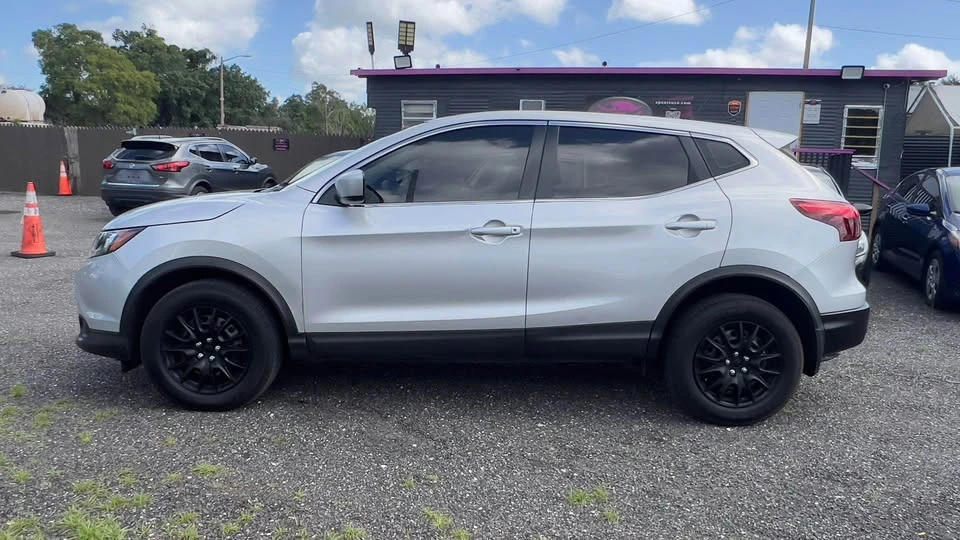 2017 Nissan Rogue - Image 3 of 10