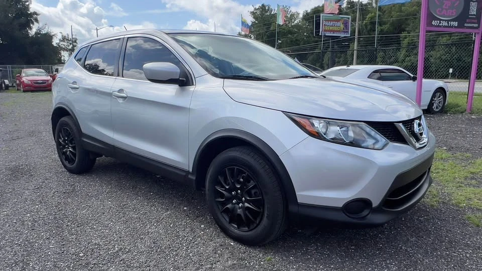 2017 Nissan Rogue - Image 2 of 10