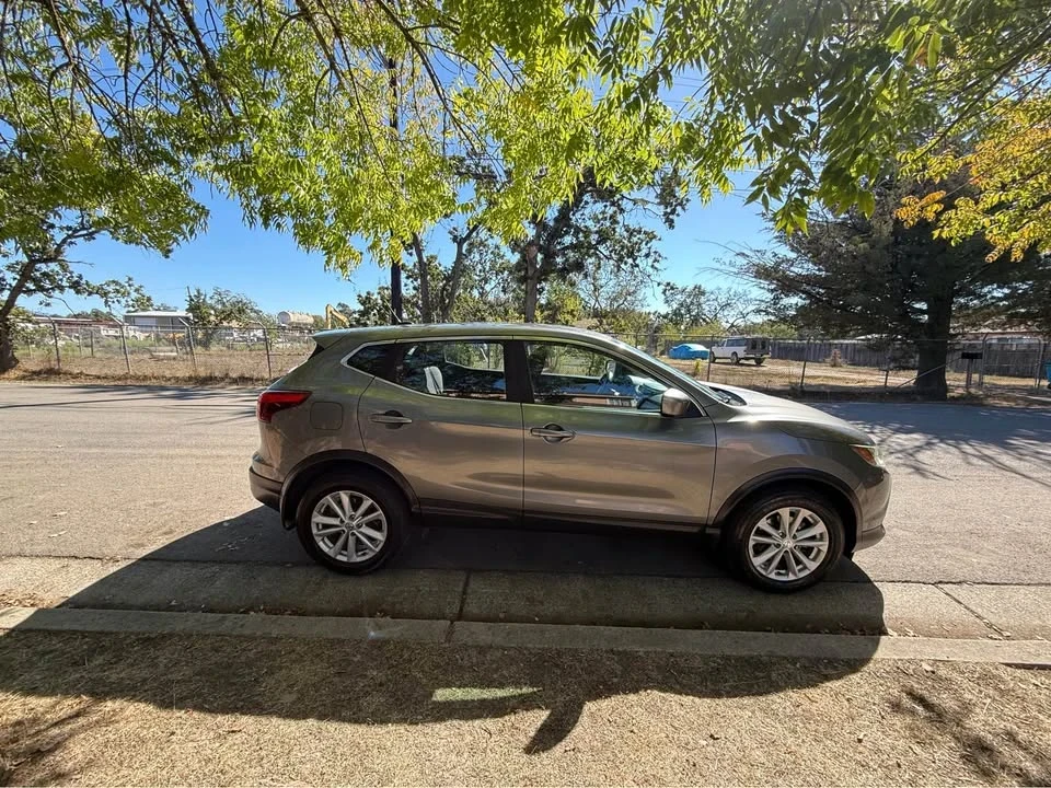 2017 Nissan Rogue - Image 5 of 11