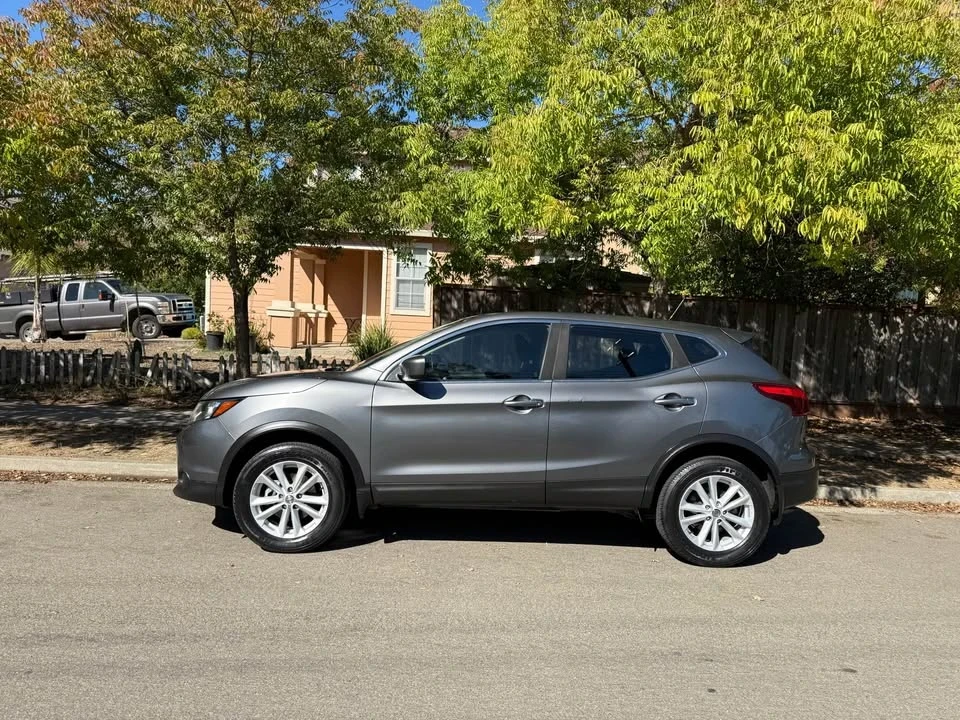 2017 Nissan Rogue - Image 3 of 11