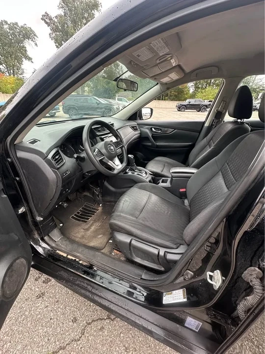 2017 Nissan Rogue - Image 6 of 7